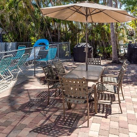 Gulf Breeze Condos Fort Myers Beach Exterior photo